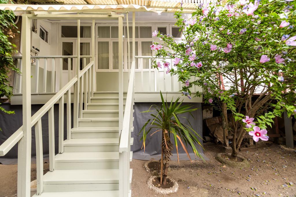 Apartment In Cozy Little Yard *